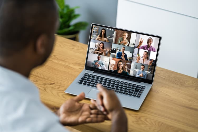 Imagem A inclusão dos surdos no trabalho: um desafio bilíngue e bicultural