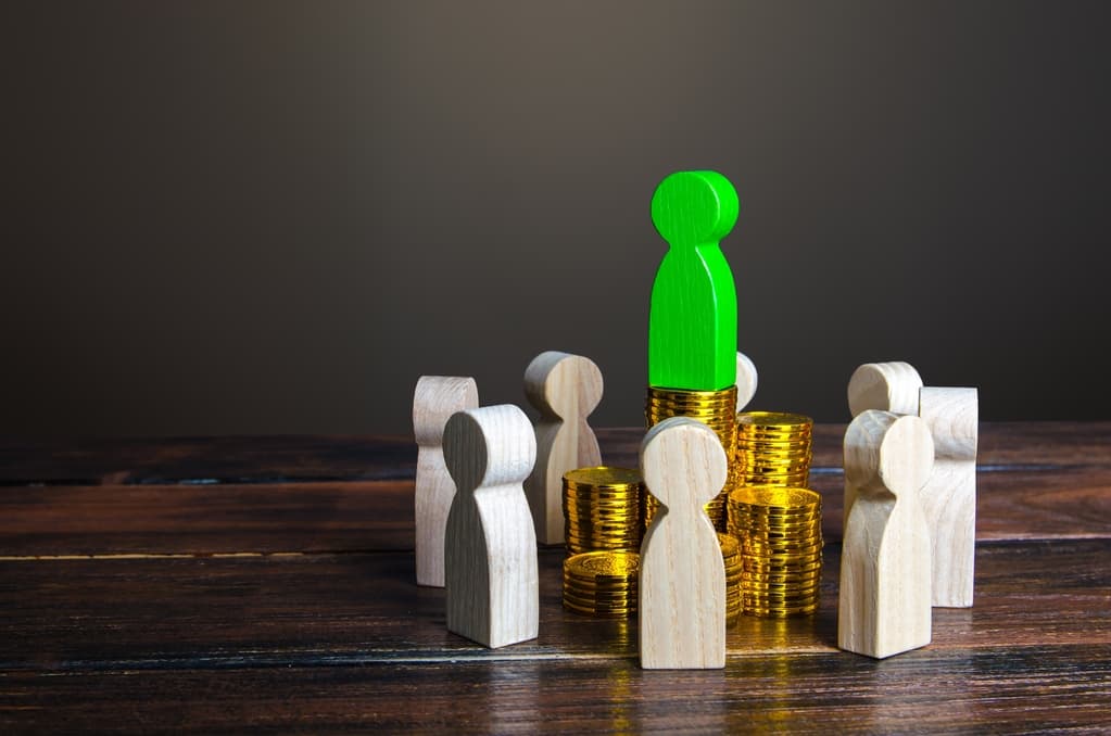 Análise de Grafos para identificação de padrões suspeitos em licitações públicas